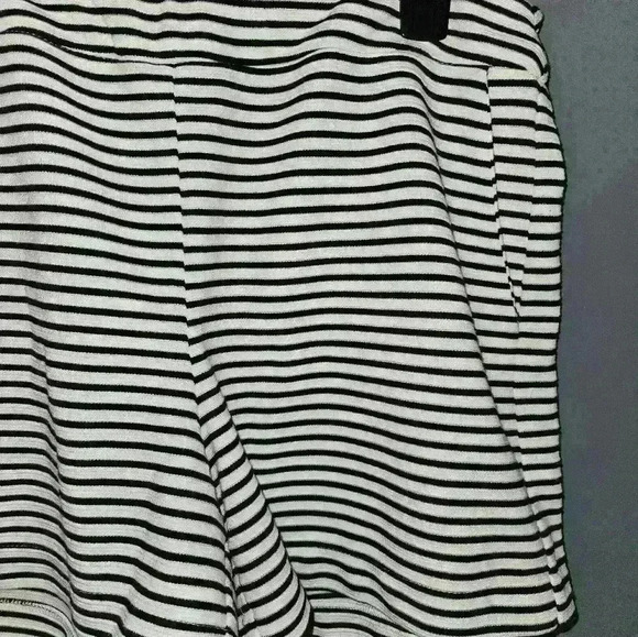Darjoni Womans Striped Shorts Size XL - Picture 3 of 10